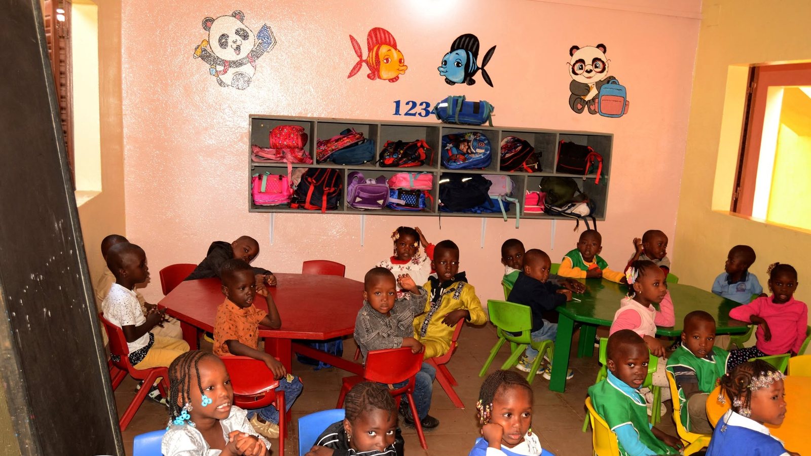 Enfants du Jardin d’enfants du CS-WAKA réunis dans leur salle