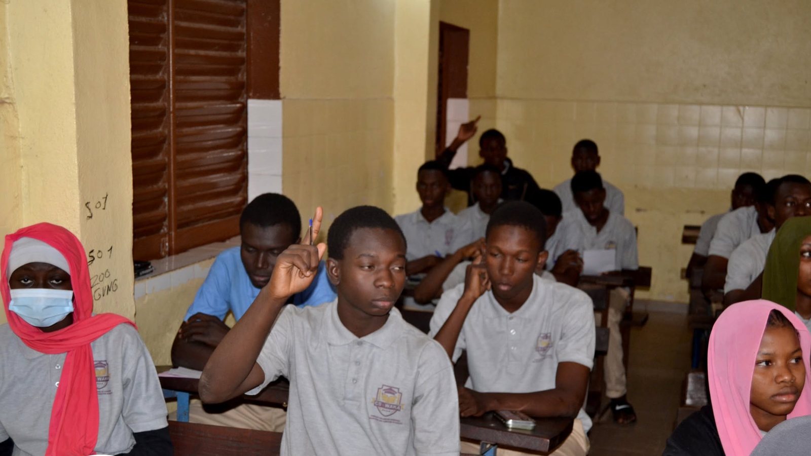 Élèves du CS-WAKA participant à un échange en classe